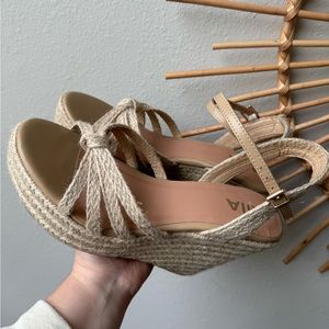 Beachy wedges